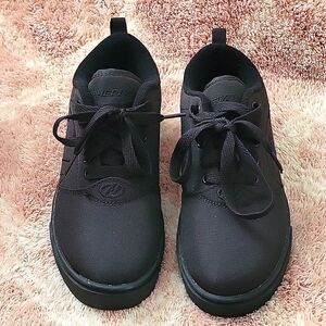 Sneaker with removable wheel/roller